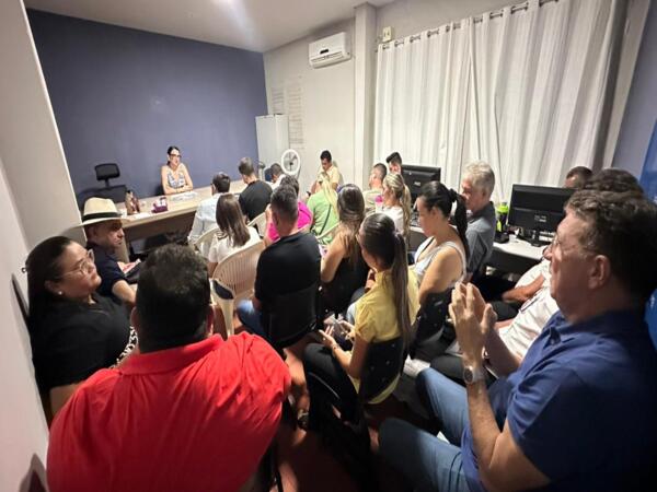 Com equipe alinhada, prefeita Denise Bayma preside reunião com secretários e projeta ano de muitas entregas