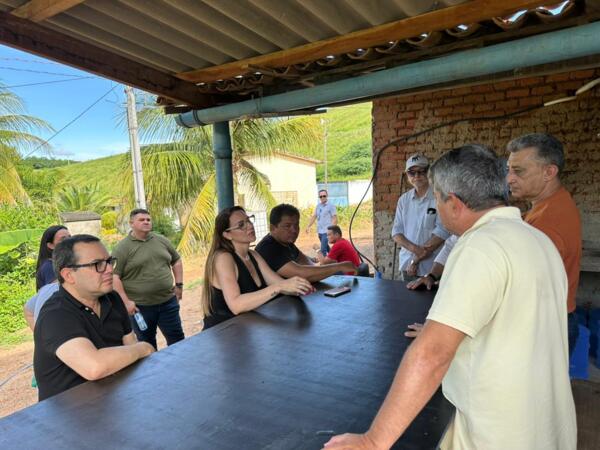 Prefeita de Bom Jesus recebe técnicos da Cagepa e discute adutora de Lagoa do Arroz para o distrito de São José