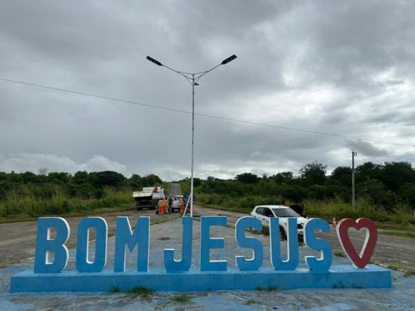 Parceria entre Prefeitura de Bom Jesus e Governo do Estado assegura recuperação e roço da rodovia PB-417