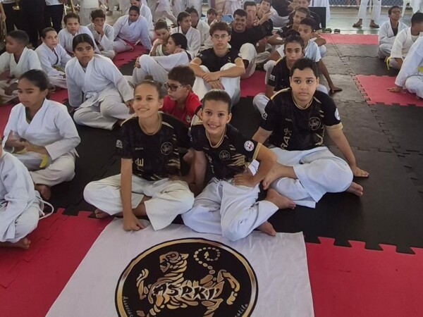 Com apoio da Prefeitura, comitiva conquista destaque em competição de karatê no RN e representa Bom Jesus com excelência