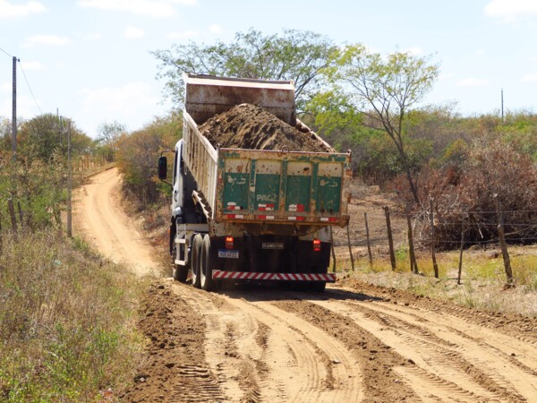 Prefeitura de Bom Jesus intensifica melhorias em estradas vicinais, ampliando mobilidade